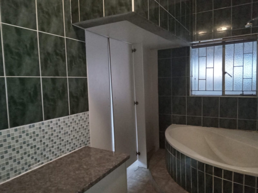 To Let Commercial Property for Rent in Eikendal Western Cape